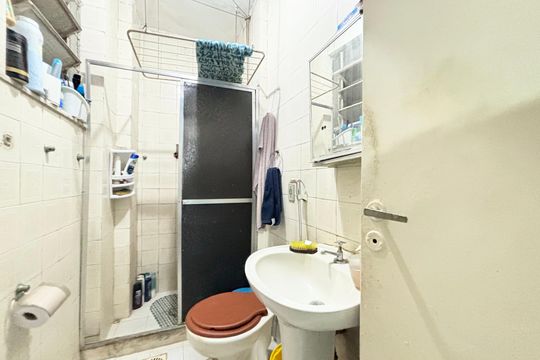 Banheiro de apartamento para alugar com 1 quarto, 43m² em Copacabana, Rio de Janeiro