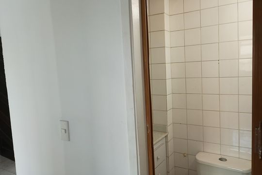 Banheiro de apartamento para alugar com 2 quartos, 61m² em Taquara, Rio de Janeiro