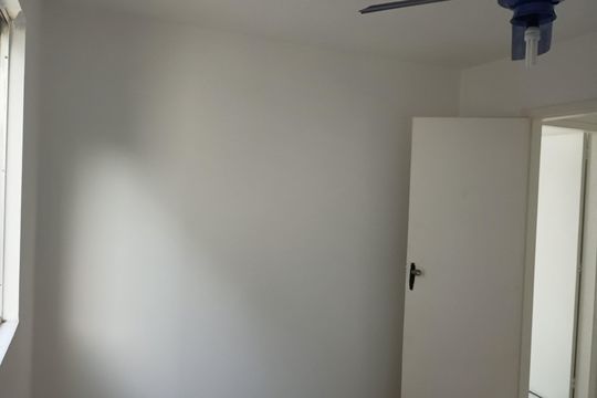 Quarto 1 de apartamento para alugar com 2 quartos, 61m² em Taquara, Rio de Janeiro
