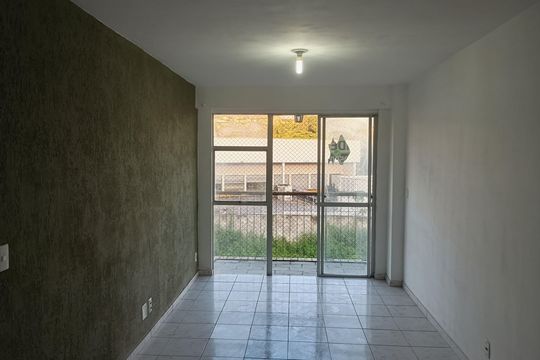 Sala de apartamento para alugar com 2 quartos, 61m² em Taquara, Rio de Janeiro