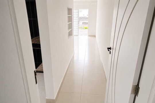 Entrada de casa para alugar com 5 quartos, 185m² em Campo Grande, Rio de Janeiro