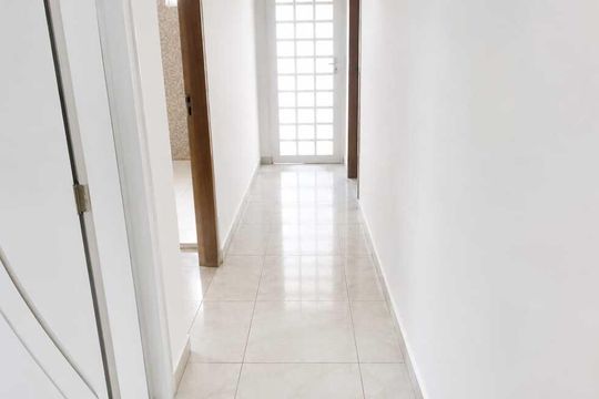 Entrada de casa para alugar com 5 quartos, 185m² em Campo Grande, Rio de Janeiro
