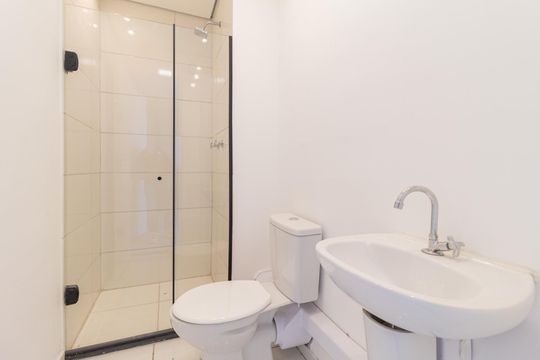 Banheiro de apartamento para alugar com 2 quartos, 42m² em Vila Sul Americana, Carapicuíba