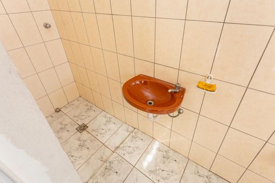 Banheiro da Garagem de casa à venda com 7 quartos, 180m² em Parque Planalto, São Paulo