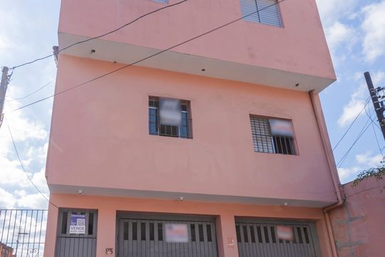 Fachada de casa à venda com 7 quartos, 180m² em Parque Planalto, São Paulo