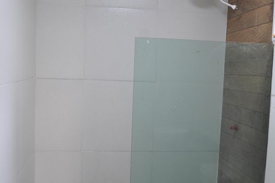 Banheiro social de casa de condomínio para alugar com 1 quarto, 35m² em Méier, Rio de Janeiro