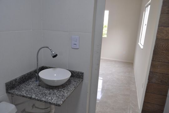 Banheiro social de casa de condomínio para alugar com 1 quarto, 35m² em Méier, Rio de Janeiro