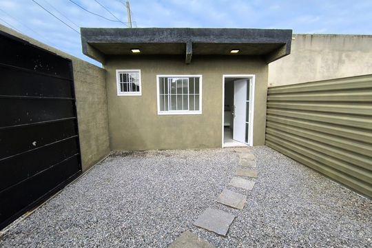 Fachada de kitnet/studio para alugar com 1 quarto, 30m² em Monte Alegre, Cabo Frio