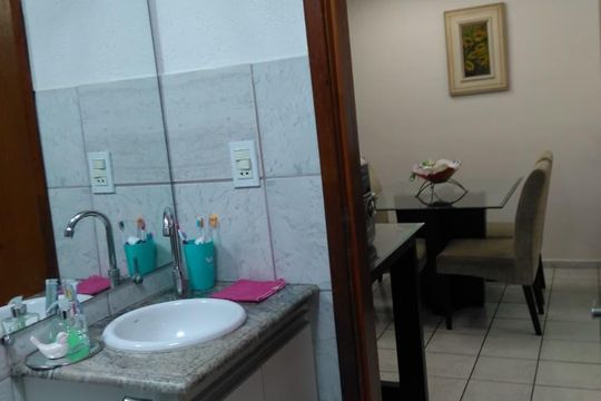 Banheiro de apartamento à venda com 2 quartos, 60m² em Fernão Dias, Belo Horizonte