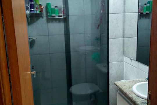 Banheiro de apartamento à venda com 2 quartos, 60m² em Fernão Dias, Belo Horizonte