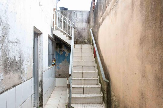 Escada de casa à venda com 7 quartos, 235m² em Eldorado, Diadema