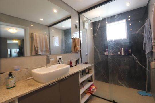 Banheiro da Suíte de casa à venda com 3 quartos, 180m² em Vila Santa Clara, São Paulo
