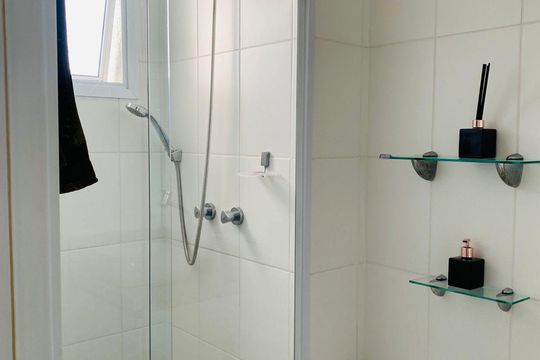 Banheiro de apartamento à venda com 2 quartos, 60m² em Picanço, Guarulhos