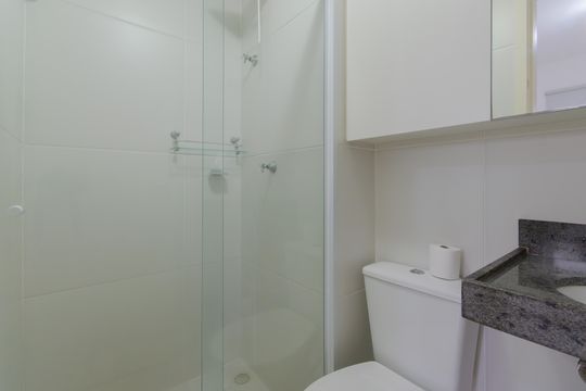 Banheiro de apartamento à venda com 1 quarto, 28m² em Liberdade, São Paulo