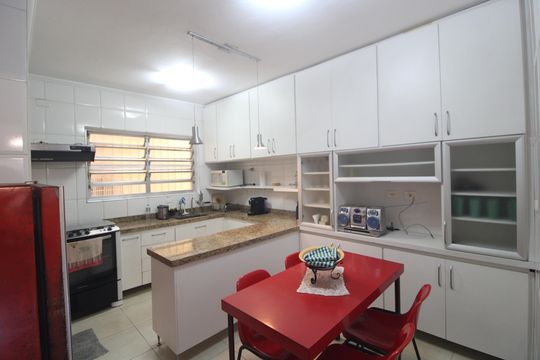Cozinha de casa à venda com 5 quartos, 207m² em Vila Campo Grande, São Paulo
