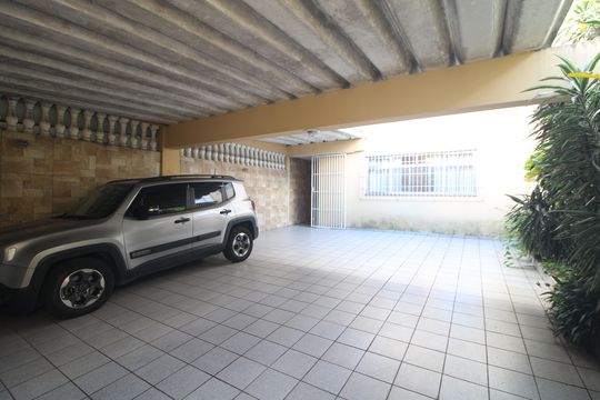 Garagem de casa à venda com 5 quartos, 207m² em Vila Campo Grande, São Paulo