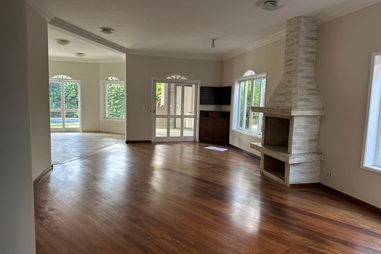 Sala de Estar de casa de condomínio à venda com 4 quartos, 411m² em Residencial 18 do Forte, Santana de Parnaíba