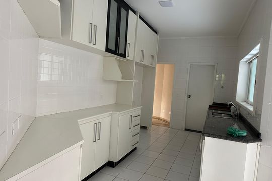 Cozinha de casa de condomínio à venda com 4 quartos, 411m² em Residencial 18 do Forte, Santana de Parnaíba