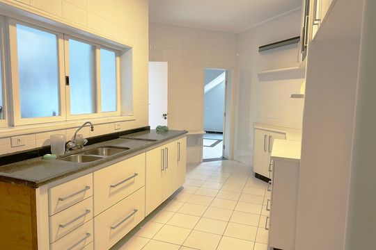 Cozinha de casa de condomínio à venda com 4 quartos, 411m² em Residencial 18 do Forte, Santana de Parnaíba