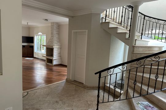 Vista do Hall de entrada de casa de condomínio à venda com 4 quartos, 411m² em Residencial 18 do Forte, Santana de Parnaíba