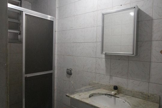 Banheiro de casa para alugar com 3 quartos, 77m² em Centro, Nilópolis