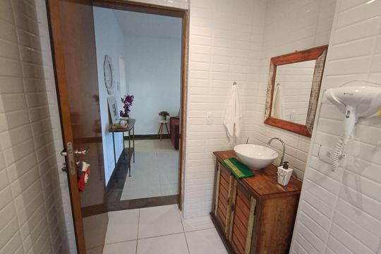 Banheiro de apartamento para alugar com 2 quartos, 60m² em Boqueirão, Santos