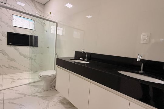 Suite 01 Banheiro de casa para alugar com 3 quartos, 210m² em Q 4, Brasília