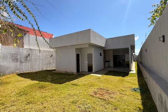 Area Externa de casa para alugar com 3 quartos, 210m² em Q 4, Brasília