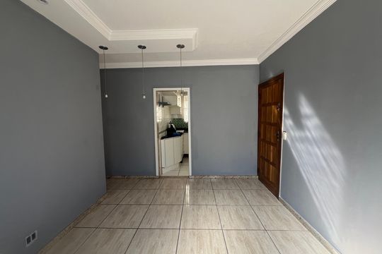 Sala de casa à venda com 3 quartos, 52m² em Copacabana, Belo Horizonte