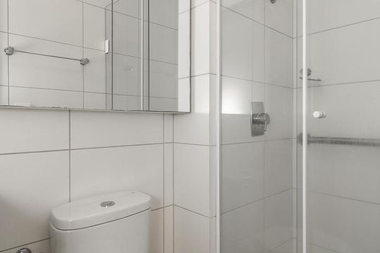 Banheiro da Suíte de apartamento para alugar com 2 quartos, 80m² em Independência, Porto Alegre