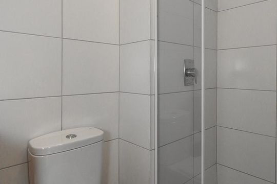 Banheiro Social de apartamento para alugar com 2 quartos, 80m² em Independência, Porto Alegre