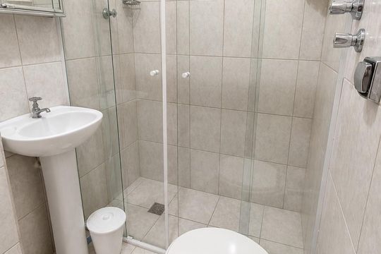 Banheiro de kitnet/studio para alugar com 1 quarto, 40m² em Bela Vista, São Paulo