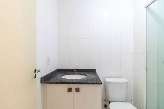 Banheiro Social de apartamento para alugar com 3 quartos, 68m² em Tristeza, Porto Alegre