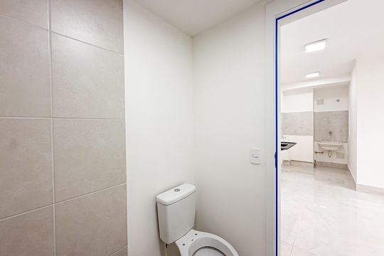 Banheiro de apartamento para alugar com 2 quartos, 32m² em Parque Pan Americano, São Paulo