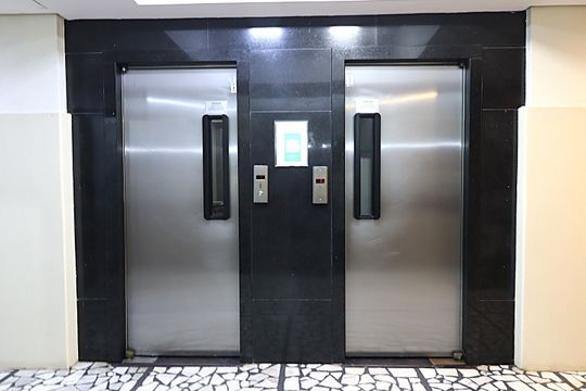 Área comum - Elevadores de apartamento à venda com 3 quartos, 85m² em Bom Fim, Porto Alegre