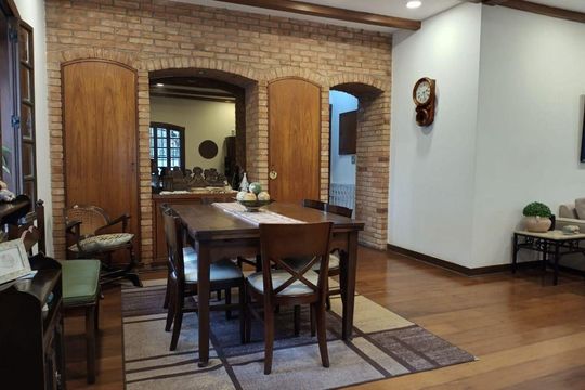 Casa à venda com 4 quartos, 189m² em Butantã, São Paulo