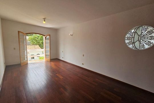 Casa à venda com 3 quartos, 303m² em Vila Sonia, São Paulo