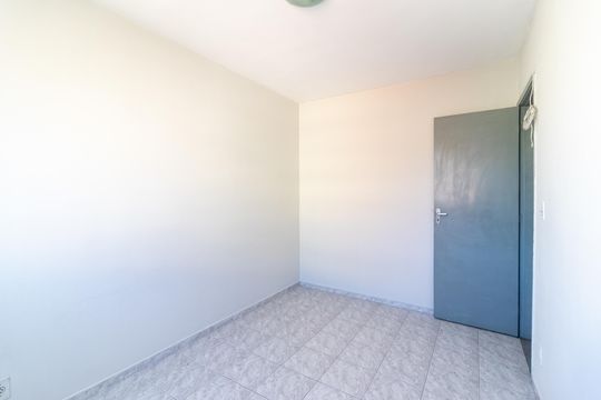 Quarto 2 de apartamento para alugar com 2 quartos, 54m² em Realengo, Rio de Janeiro