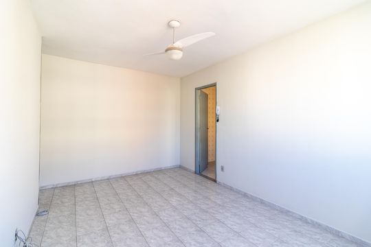 Sala de apartamento para alugar com 2 quartos, 54m² em Realengo, Rio de Janeiro