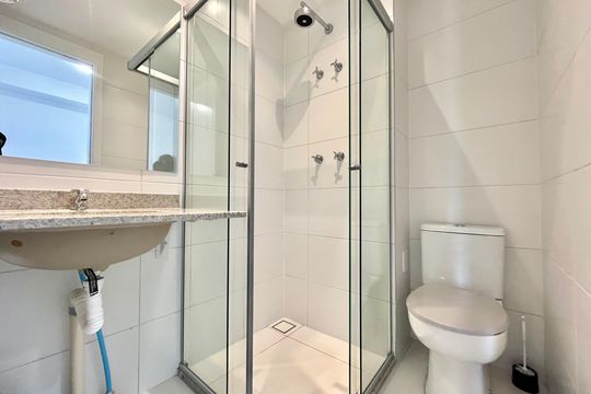 Banheiro de kitnet/studio para alugar com 1 quarto, 29m² em Vila Clementino, São Paulo