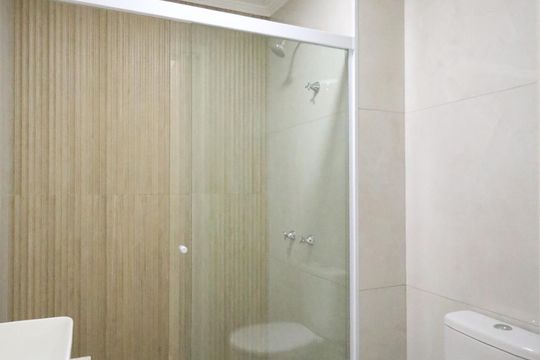 Banheiro de apartamento à venda com 3 quartos, 71m² em Canhema, Diadema