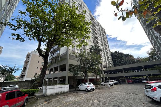 Fachada do bloco de apartamento para alugar com 2 quartos, 72m² em Campinho, Rio de Janeiro