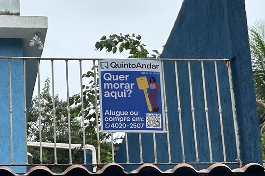 Fachada + placa de casa para alugar com 1 quarto, 45m² em Praça Seca, Rio de Janeiro