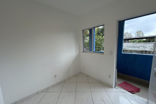 Sala de casa para alugar com 1 quarto, 45m² em Praça Seca, Rio de Janeiro