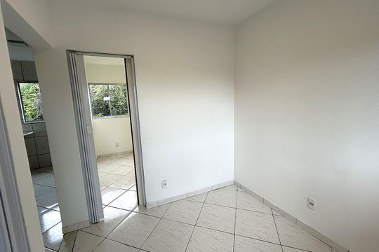 Sala de casa para alugar com 1 quarto, 45m² em Praça Seca, Rio de Janeiro
