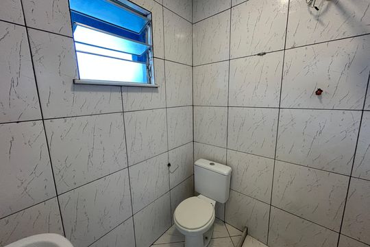 Banheiro de casa para alugar com 1 quarto, 45m² em Praça Seca, Rio de Janeiro