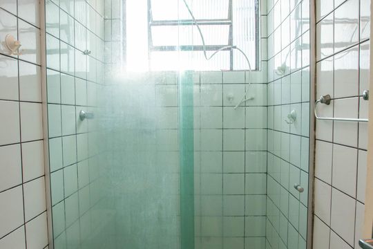 Banheiro  de apartamento para alugar com 2 quartos, 52m² em Serraria, Diadema