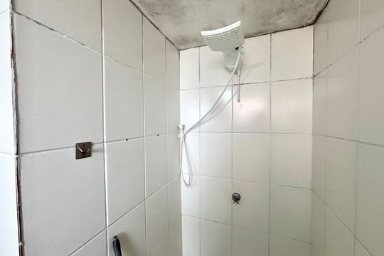 Banheiro de apartamento à venda com 2 quartos, 49m² em Parque Savoi City, São Paulo