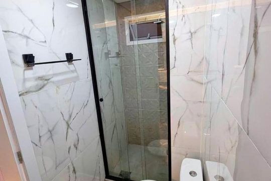 Banheiro de apartamento à venda com 2 quartos, 54m² em Fátima, Canoas