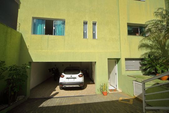 Garagem  de casa à venda com 4 quartos, 377m² em Parque dos Passaros, São Bernardo do Campo